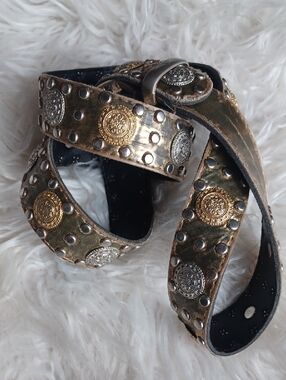Vintage Belt With Metal Accent